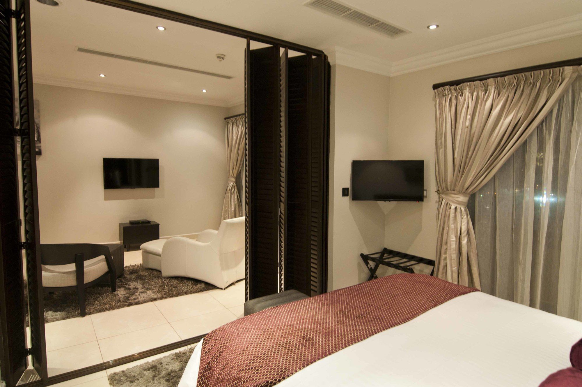L'Eola Suites Abuja Esterno foto