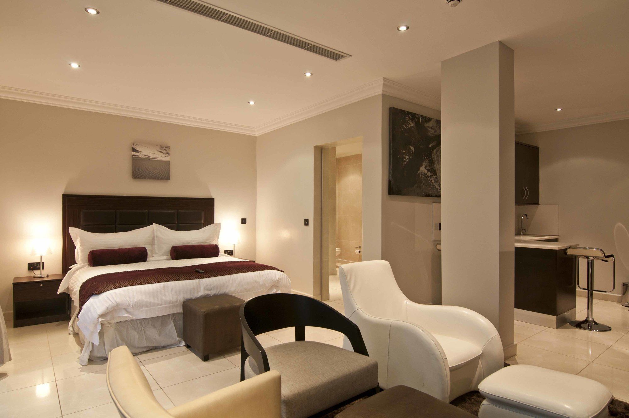 L'Eola Suites Abuja Esterno foto